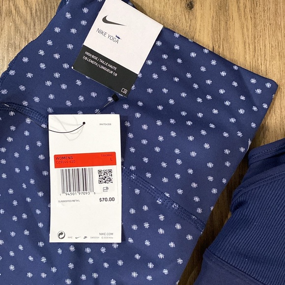 Nike Yoga Set - Picture 7 of 7